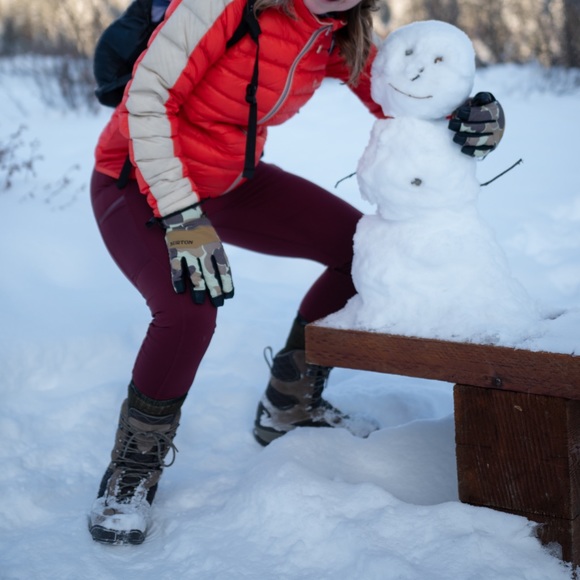 Motion 365 Zip Pocket Maroon Leggings - Picture 6 of 6